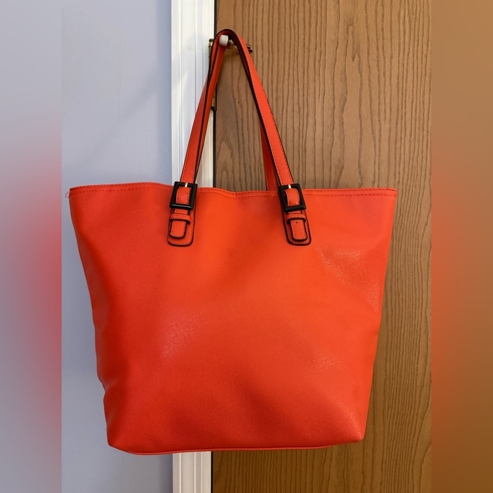 Merona Vibrant Orange Tote Bag 
FREE SHIPPING!!